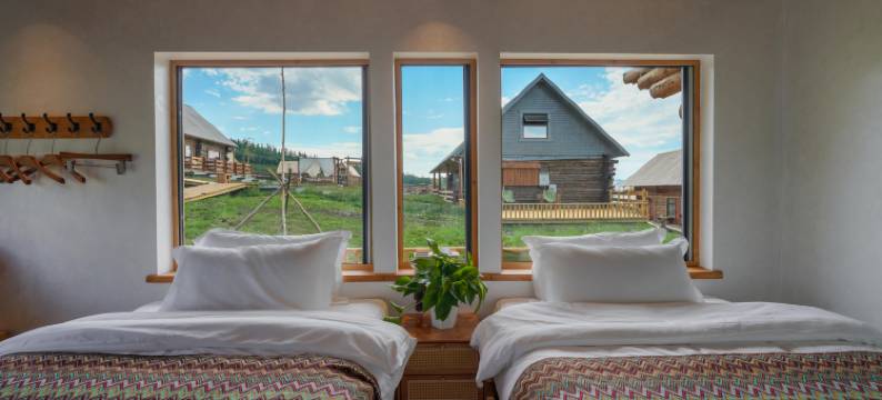 隐山·三十三度假民宿(白哈巴景区店)图片