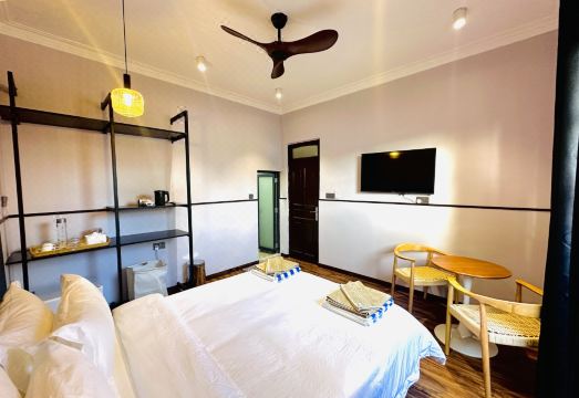 The Bilimbi Guesthouse and Inn Hotel Overview