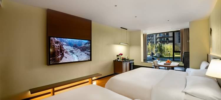 腾冲浅山临湖温泉民宿(东湖公园闫家塘美食城店)图片