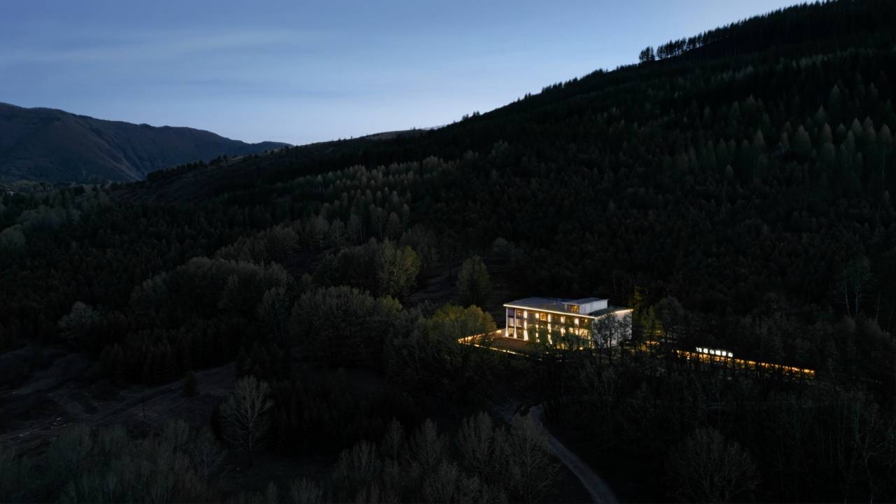 桦树林·伴山观景侘寂美学Villa度假民宿(五爷庙殊像寺店)预订价格,联系电话位置地址【携程酒店】