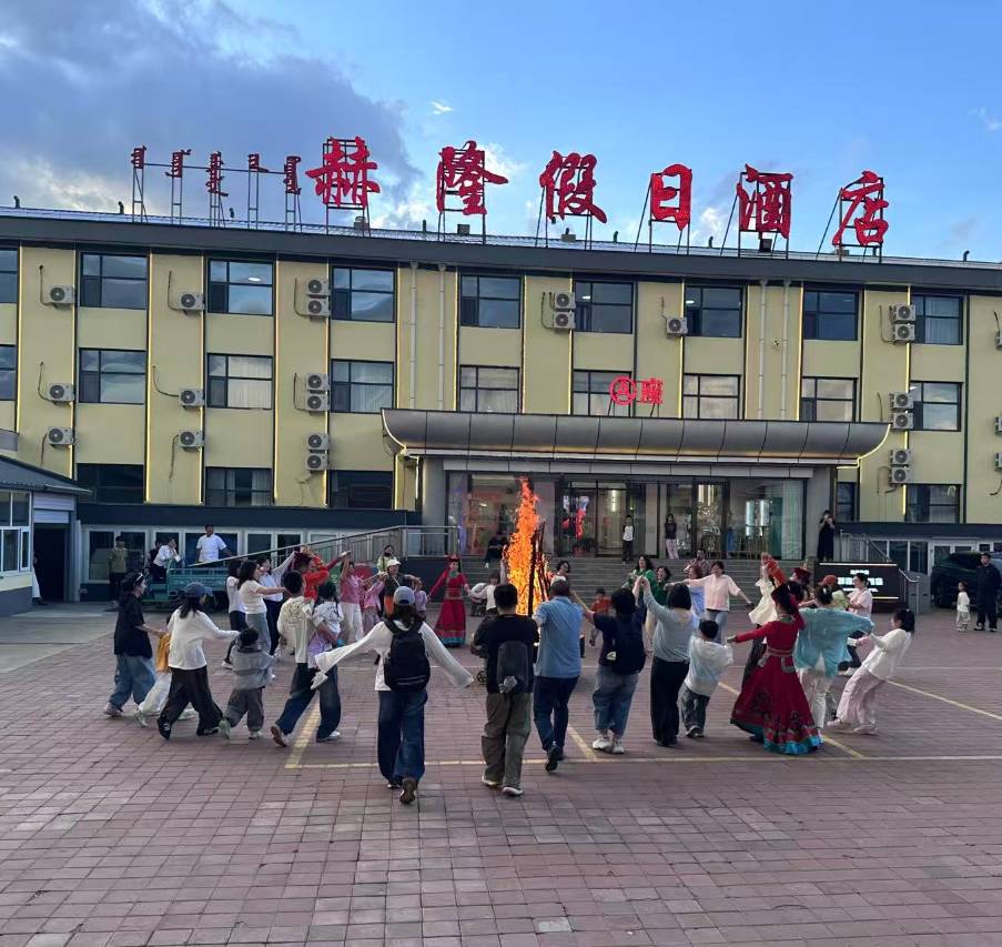 赫隆假日酒店(乌兰布统草原景区店)图片