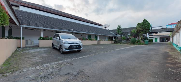 苏加武眉市红多兹家庭旅馆-R.E.马尔塔迪纳塔路(RedDoorz @ Jalan R.E. Martadinata Sukabumi)图片