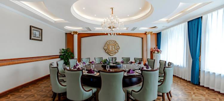 白金汉宫大酒店(阜阳二里井夜市万达广场店)图片