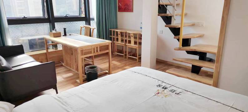 子辰栖舍民宿(贵阳花溪清水江路地铁站店)图片