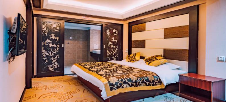 楚雄银恒假日主题酒店图片