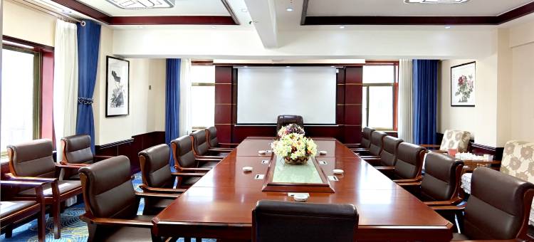 临潭馨岳大酒店图片