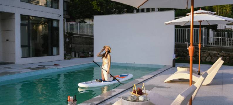 安吉·听溪·Tingxee溯溪秋千纯白风私汤度假美宿图片