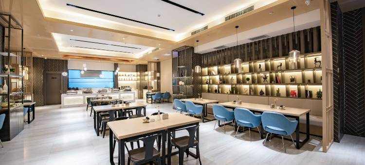 西安高铁北站南广场亚朵酒店图片