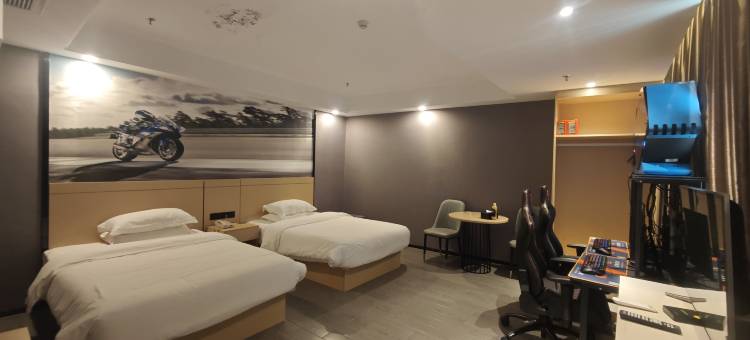 铂曼电竞酒店(江门东方广场店)图片