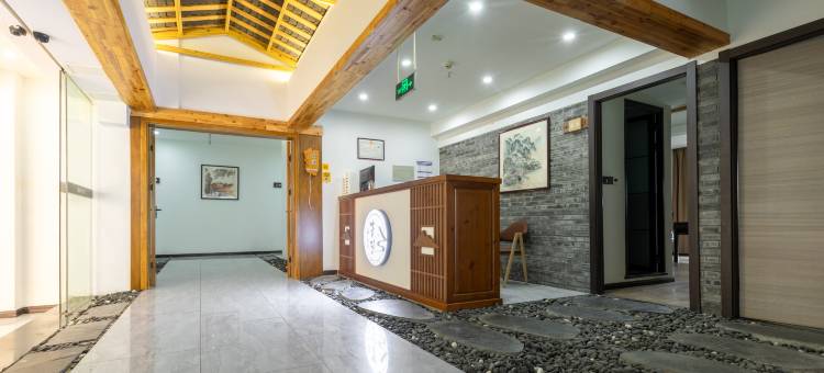 乐山青檐民宿(乐山高铁站世豪广场店)图片