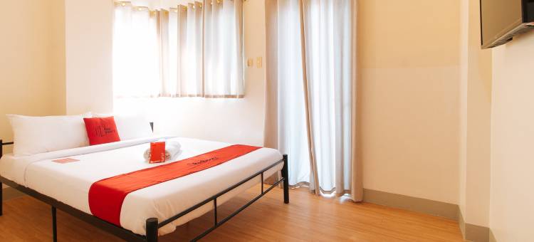 红多兹普拉斯酒店 @ 阿尔皮纳高地帕拉尼亚克(RedDoorz Plus @ Alpina Heights Paranaque)图片