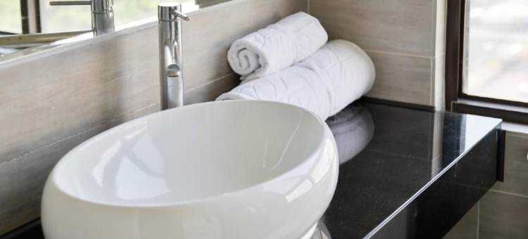 斑鳩巢行旅图片