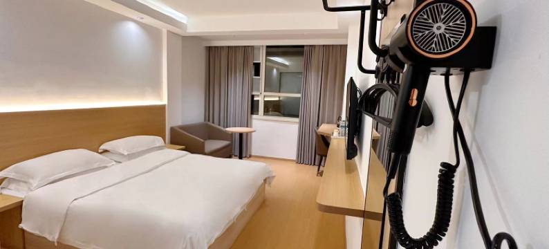 龙湾贵宾商务酒店(武汉市江夏职业技术学院江夏第四中学店)图片