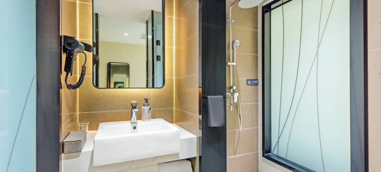 艺龙安云酒店(阿克苏老街夜市店)图片