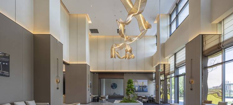 朗丽兹酒店(湖州高铁站店)图片