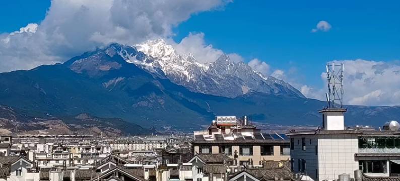 洁蓝·Snow view·180°雪山观景智能度假酒店(黑龙潭公园店)图片