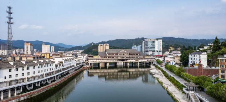 缤纷季节COLORFUL HOTEL商旅酒店(安庆岳西天鹅广场店)图片