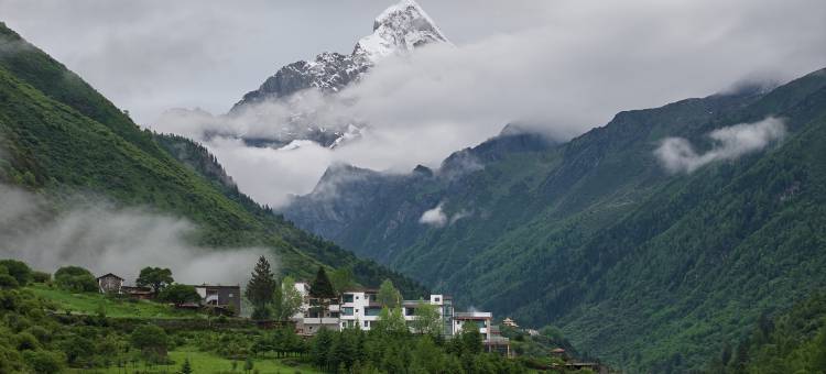 四姑娘山仰望星空·Vacilando度假庄园(长坪沟斯古拉神山店)图片