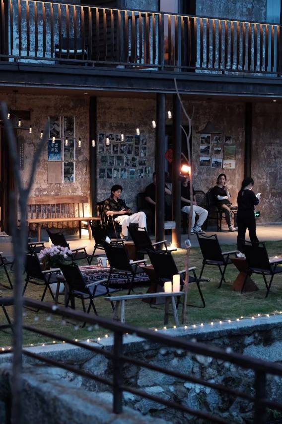 村头芳 · 若谷山房图片