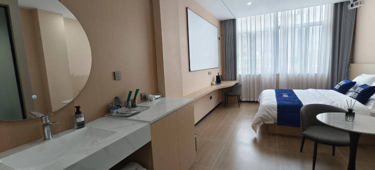 轻住酒店(开封万岁山武侠城东京大道店)图片