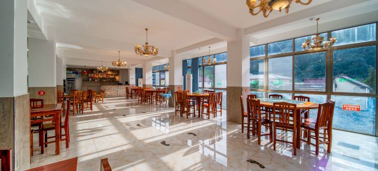 金谷春・溪畔环山・StarryNight・草坪美宿(皖南川藏线月亮湾景区店)图片