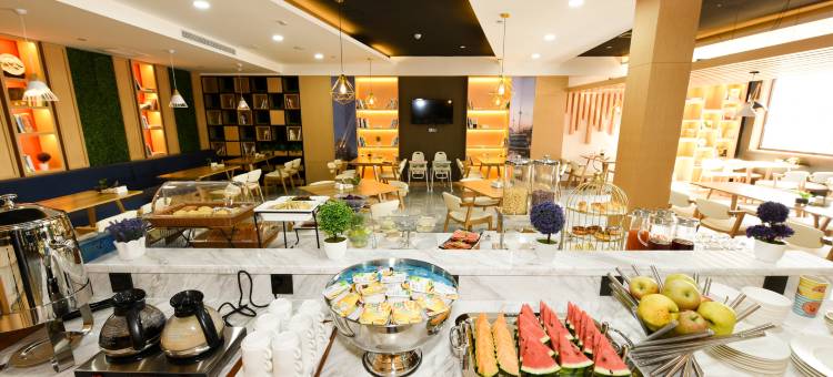 秦皇岛山海关古城关城南路亚朵酒店图片