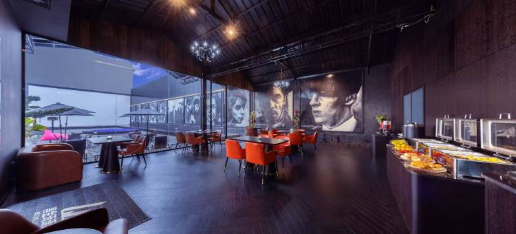 陇川黑金琉璃酒店图片