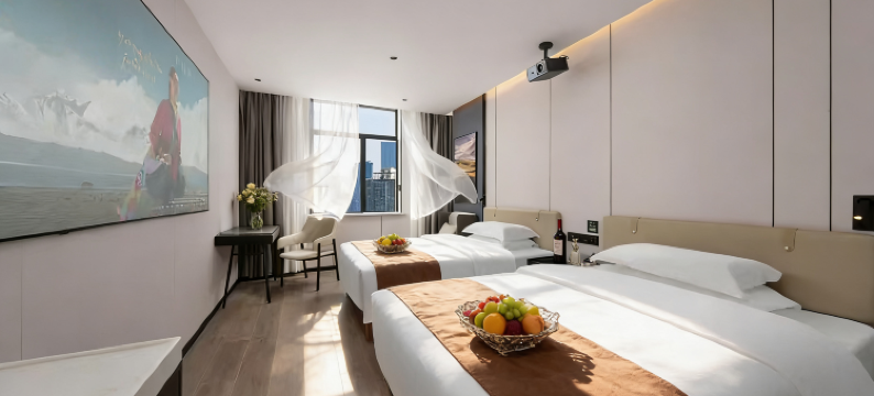 新泰•依朵WCYBERPUNKDESIGNCINE高空城景•酒店(光明路汽车总站店)图片