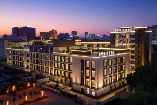 东莞松山湖智荣柏悦酒店
