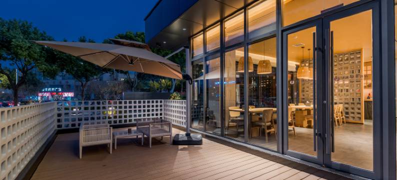 建国·铂萃酒店(铜陵站万达广场店)图片