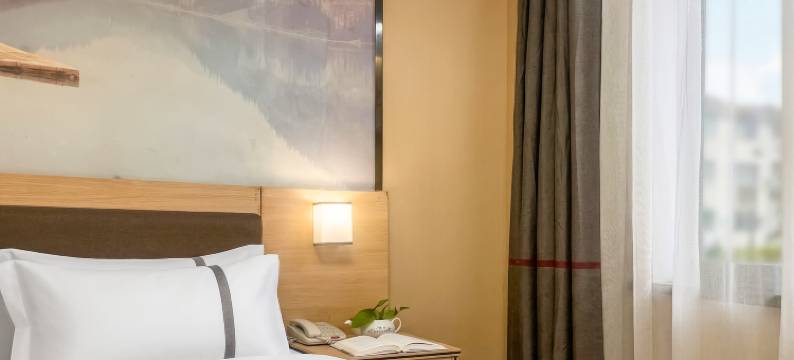 朗悦•城市PLUS酒店(丰城站恒丰时代广场店)图片