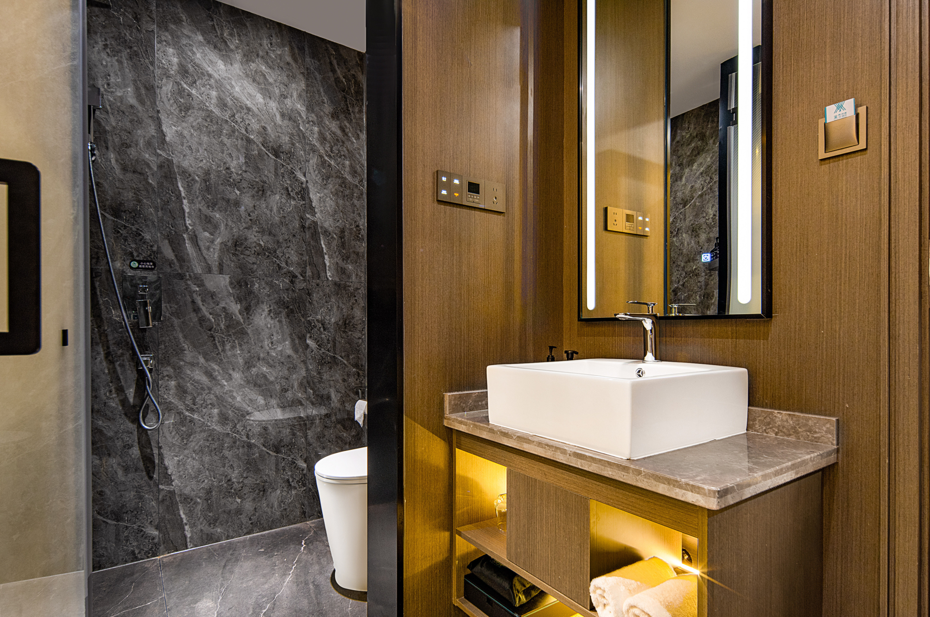 Huanghe Xiyu Hotel Over view