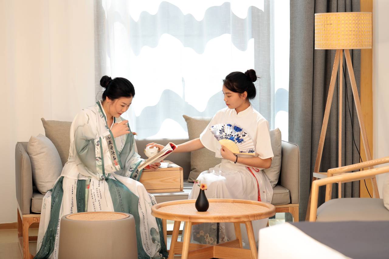 建国璞隐酒店(长春万象城人民广场地铁站店)图片