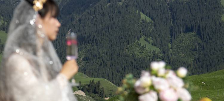 琼库什台春山颂月民宿图片