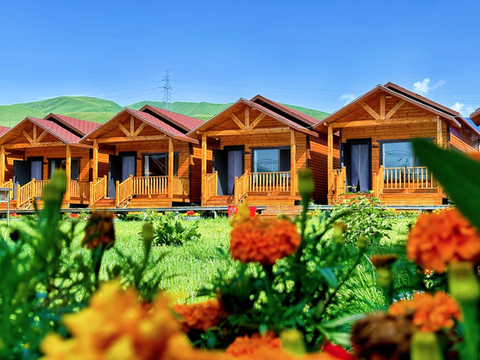 尼勒克云山舍民宿(孟克特景区店)