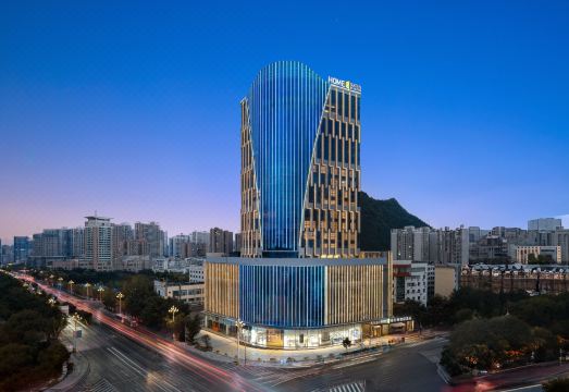 兴义桔山广场希尔顿惠庭酒店外景图