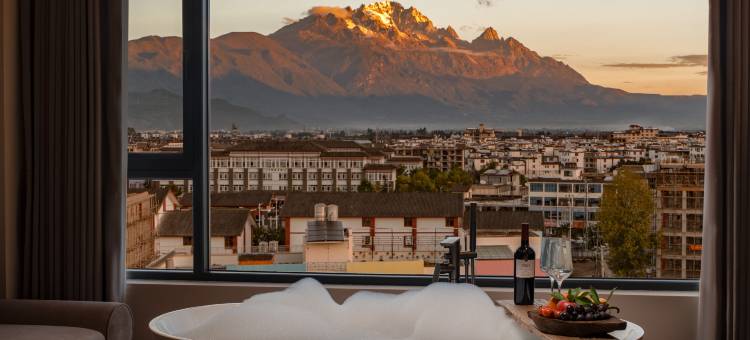 竹舟雪山度假酒店(丽江古城区清溪公园店)图片