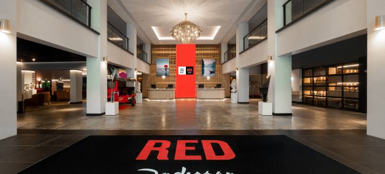 普吉岛芭东海滩丽芮酒店(Radisson RED Phuket Patong Beach)图片