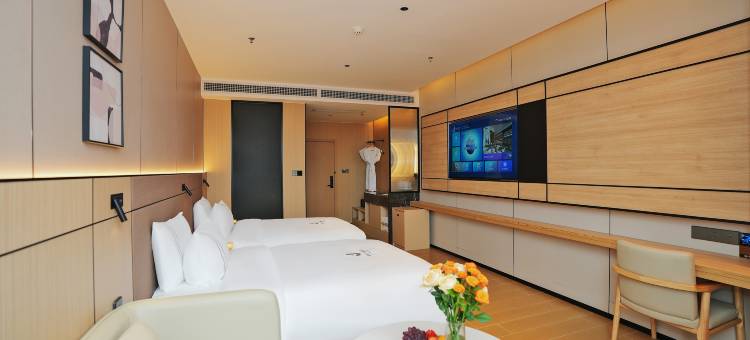 易趣·君临酒店(中山三乡雅居乐车站店)图片