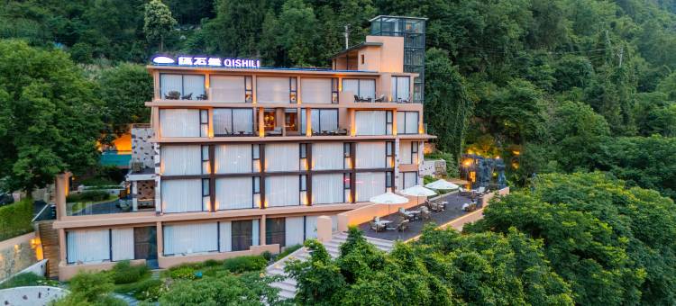 张家界栖石里洞穴民宿(张家界国家森林公园标志门店)图片