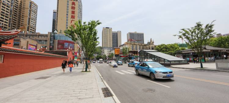 亿鸣民宿(张家界奥莱广场店)图片