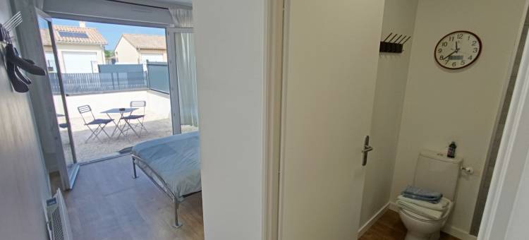 Bedroom: Private Entrance + Private Bathroom图片