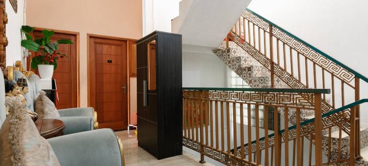 红多兹酒店-近西皮昂英达购物中心(RedDoorz Near Cipinang Indah Mall)图片