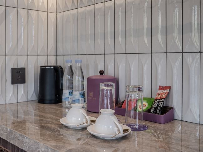 Zhenjiang Jurong Hantian Langyue Star Hotel (Baohuashan Scenic Area) Hotel Overview