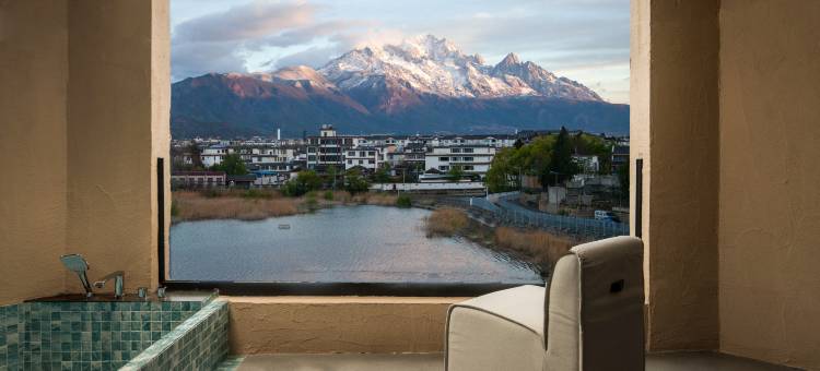 丽江云渡•日照金山·雪山湖景度假民宿图片