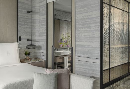 Four Seasons Hotel Hangzhou at Hangzhou Centre Hotel Overview