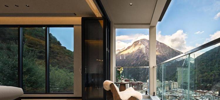 看山是山·隐奢·悬崖观景民宿(康定情歌广场店)图片