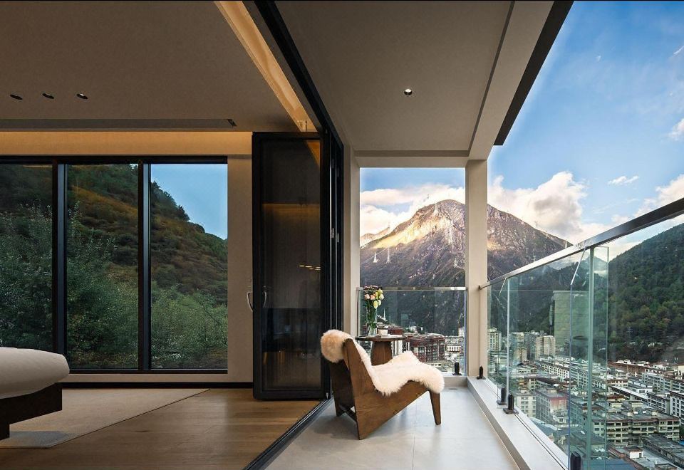 看山是山·隐奢·悬崖观景民宿（康定情歌广场店）外景图