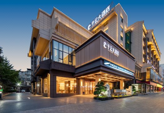 子云大酒店（绵阳涪城万达广场高铁站店）外景图