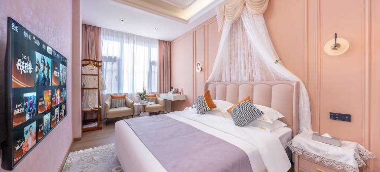 芒哩•Pf•Utop•主题民宿(芒市广场店)图片